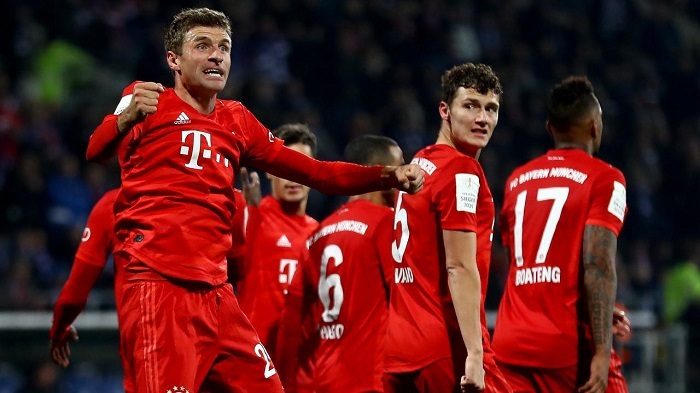 Nowy trener FC Bayern München prowadzi drużynę do następnej rundy Ligi Mistrzów